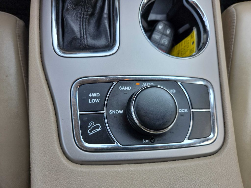 Photo 20 of this JEEP GRAND CHEROKEE