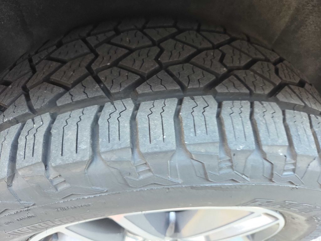 Photo 31 of this JEEP GRAND CHEROKEE