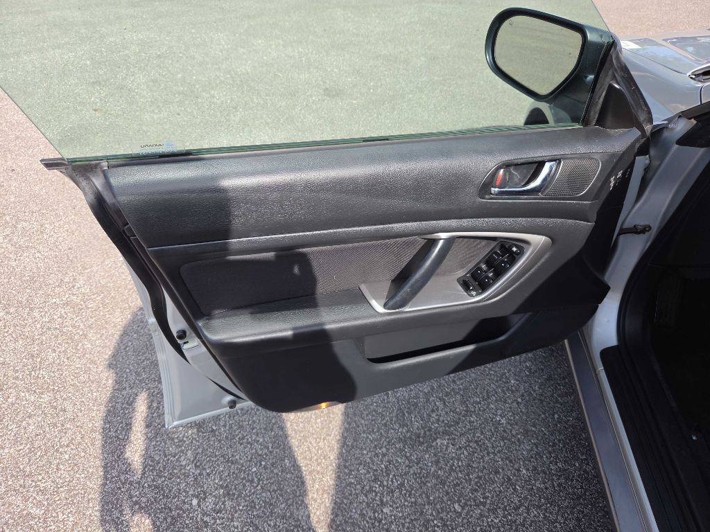 Photo 9 of this SUBARU OUTBACK LEGECY
