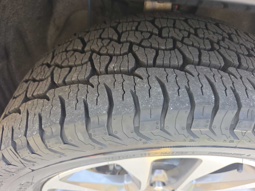 Photo 35 of this JEEP GRAND CHEROKEE