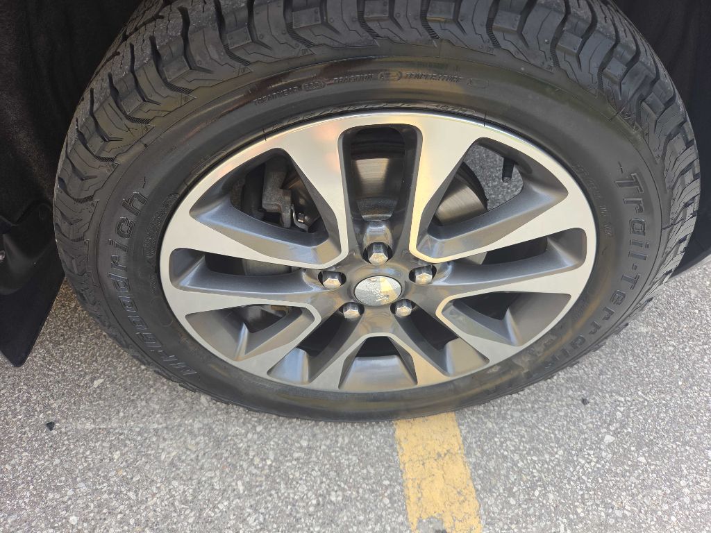 Photo 36 of this JEEP GRAND CHEROKEE