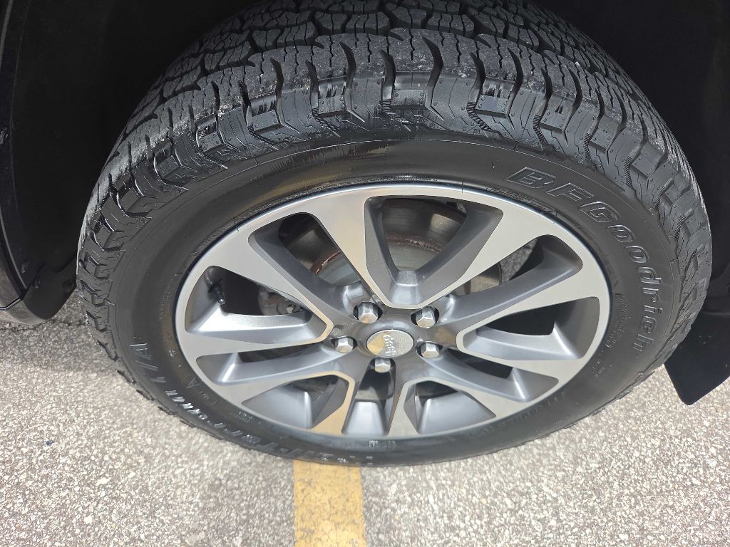 Photo 39 of this JEEP GRAND CHEROKEE