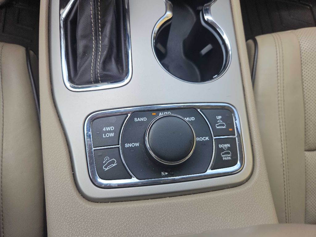 Photo 21 of this JEEP GRAND CHEROKEE