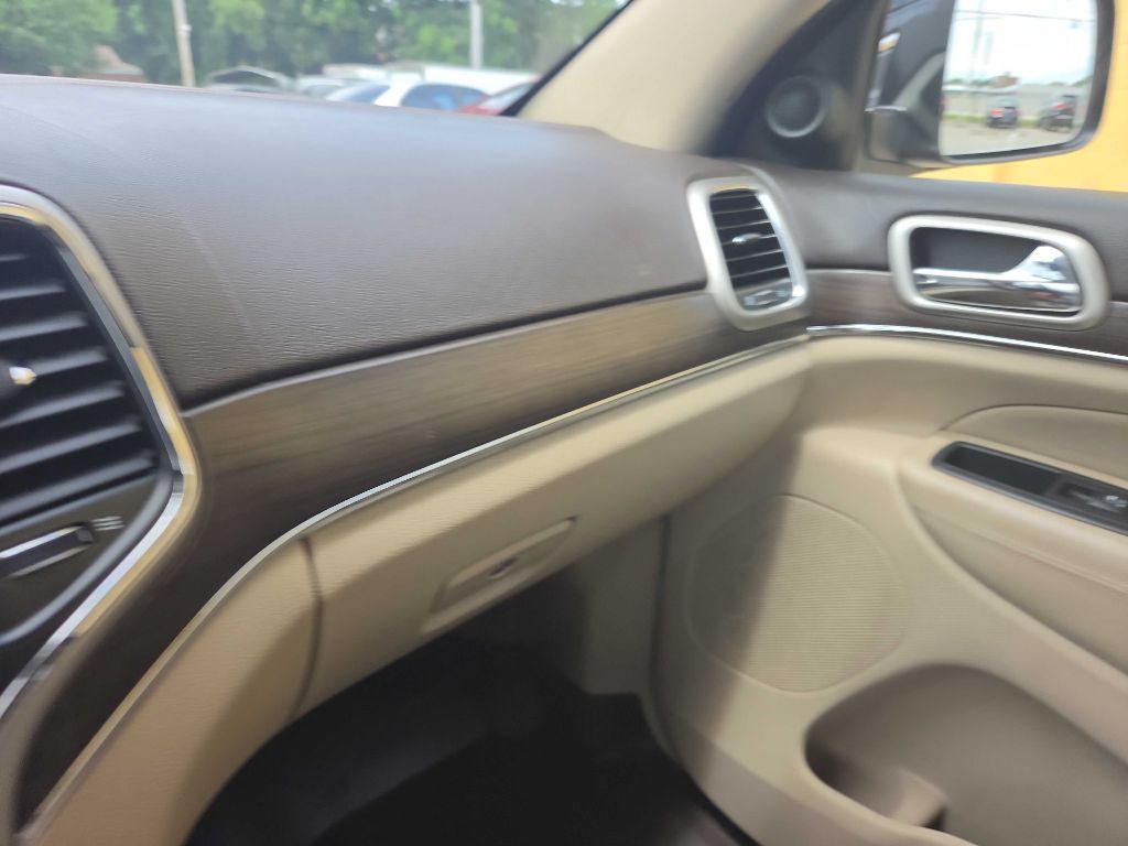 Photo 22 of this JEEP GRAND CHEROKEE