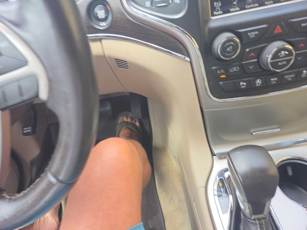 Photo 24 of this JEEP GRAND CHEROKEE