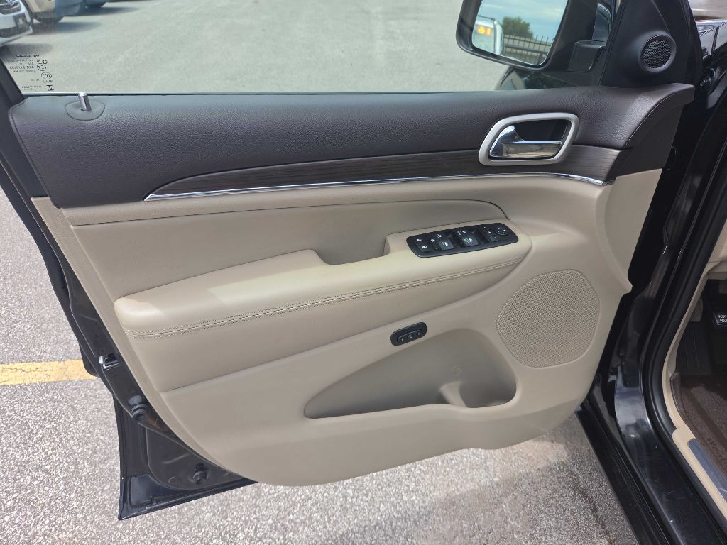 Photo 9 of this JEEP GRAND CHEROKEE