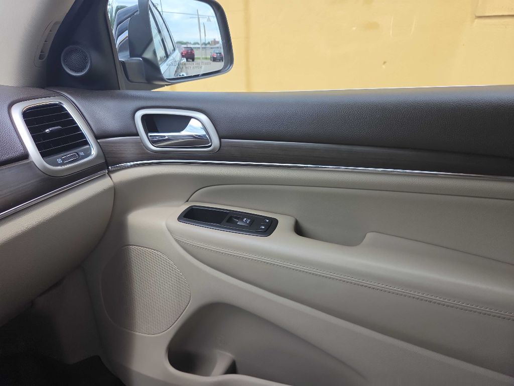 Photo 23 of this JEEP GRAND CHEROKEE
