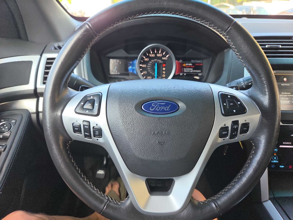Photo 15 of this FORD EXPLORER