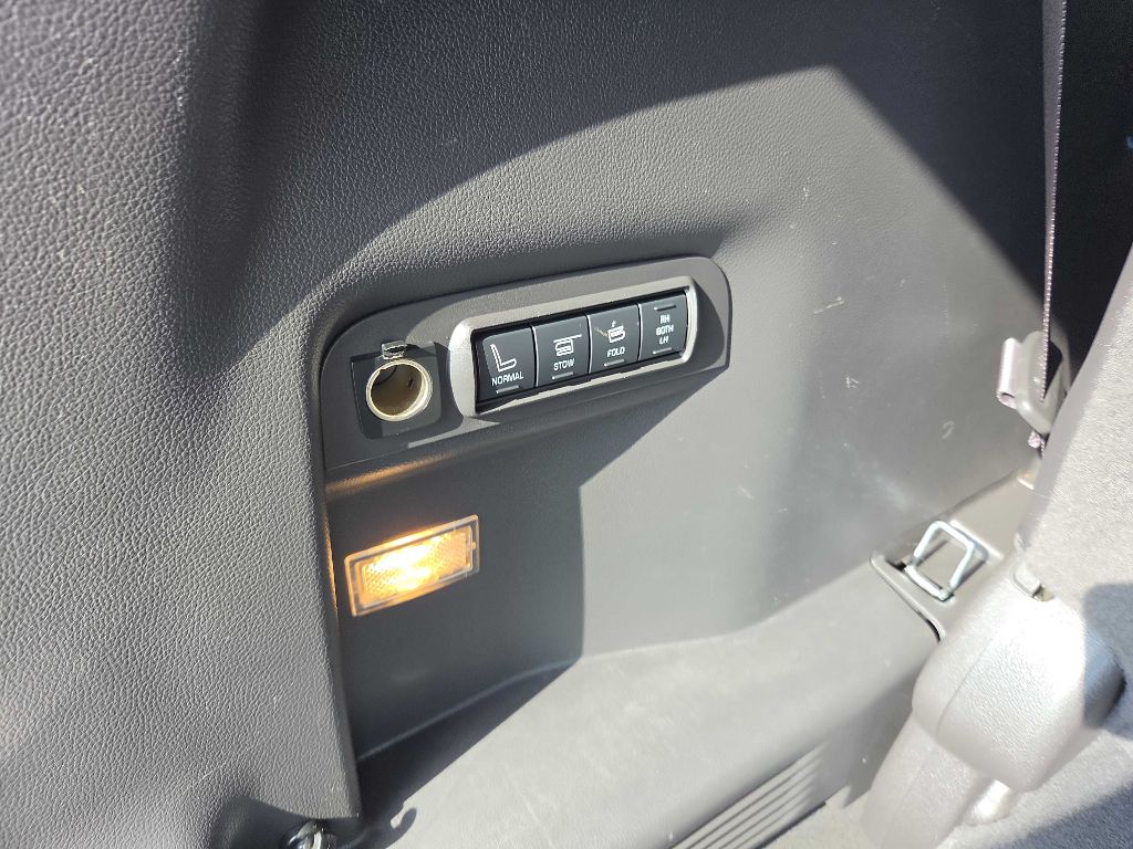 Photo 29 of this FORD EXPLORER