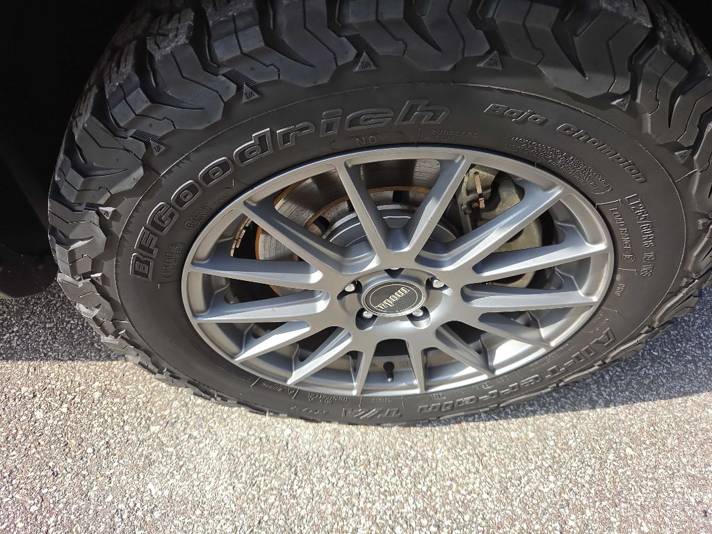 Photo 33 of this FORD EXPLORER