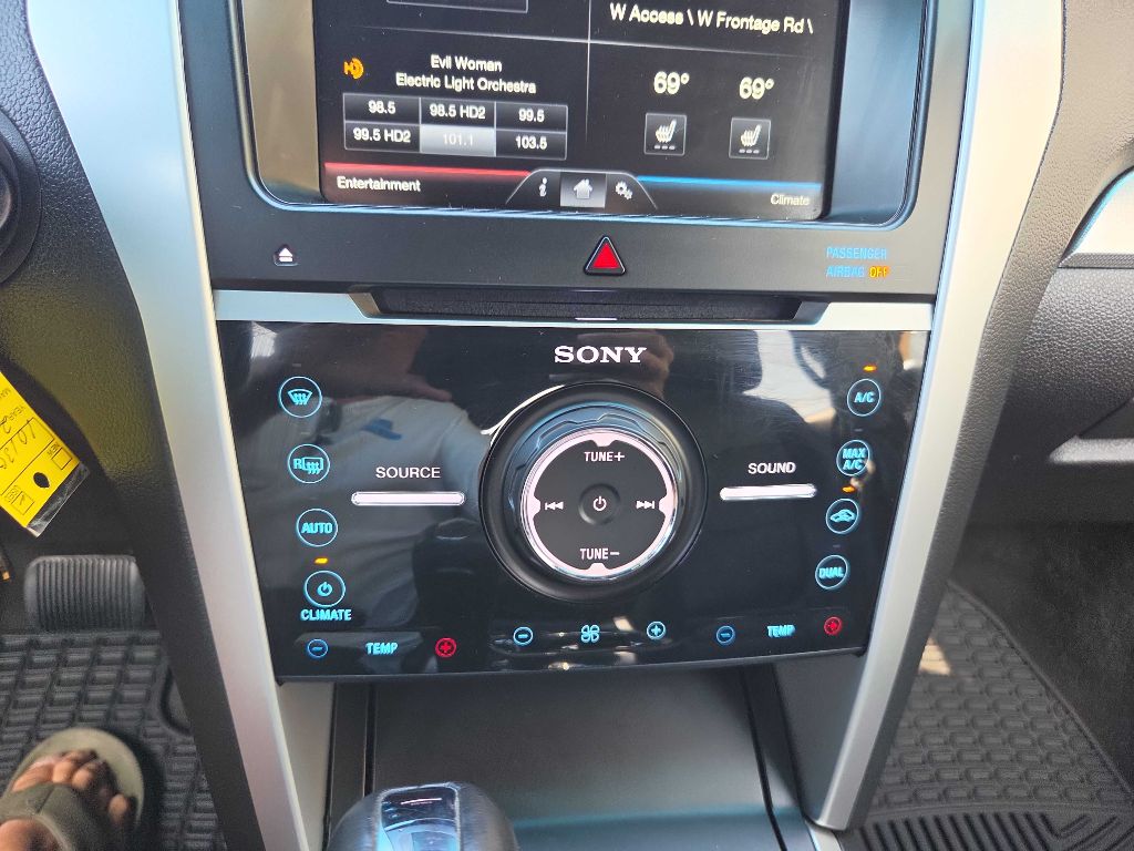 Photo 18 of this FORD EXPLORER