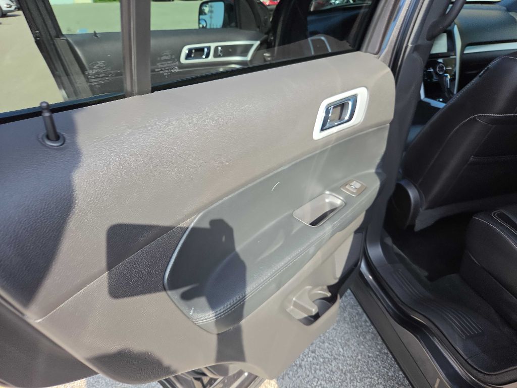 Photo 24 of this FORD EXPLORER