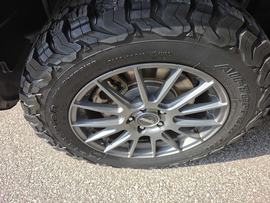 Photo 31 of this FORD EXPLORER