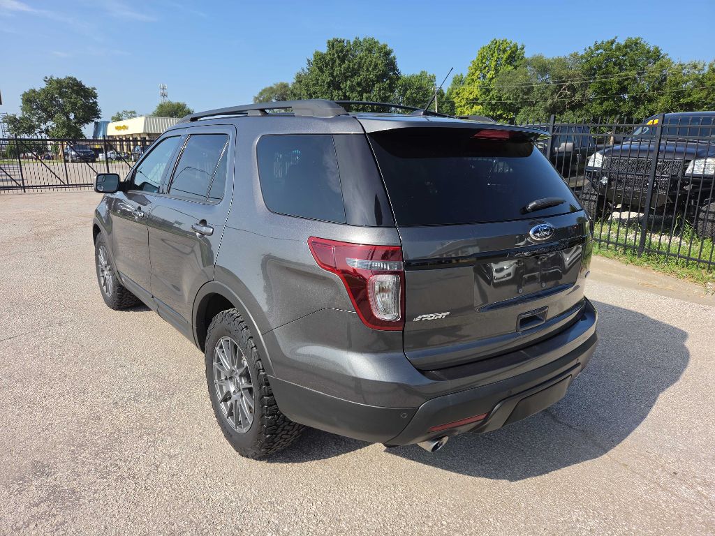 Photo 3 of this FORD EXPLORER