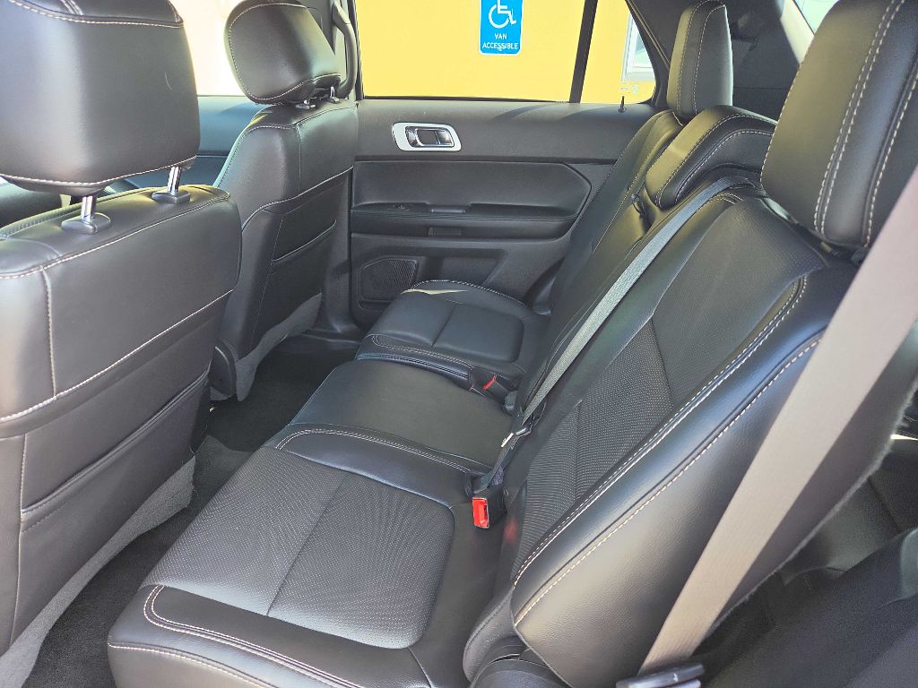 Photo 23 of this FORD EXPLORER