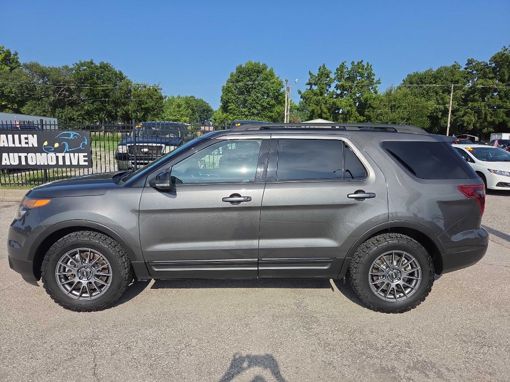 Photo 2 of this FORD EXPLORER