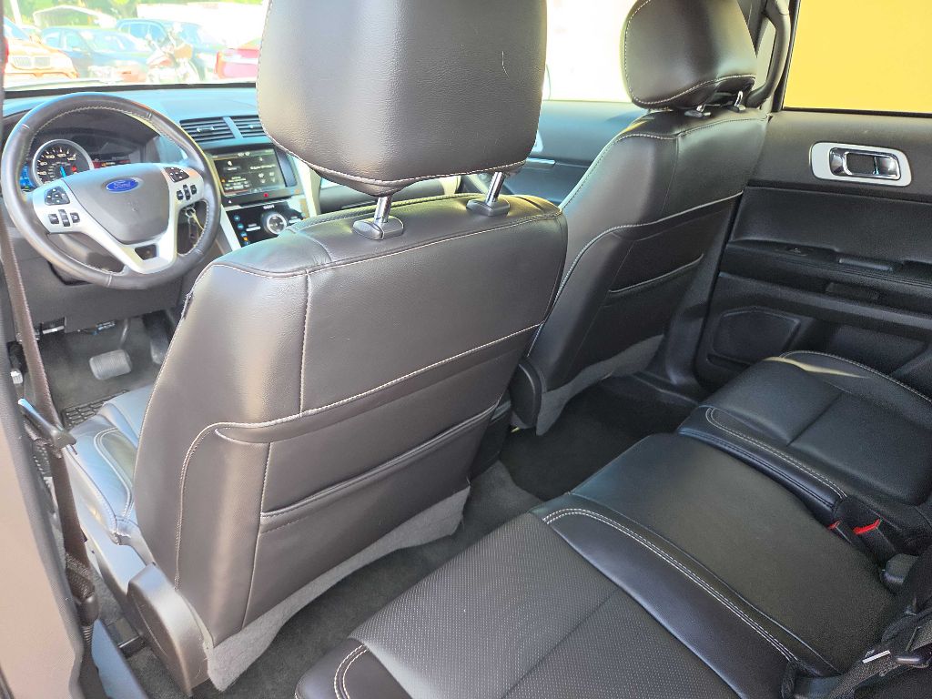 Photo 25 of this FORD EXPLORER