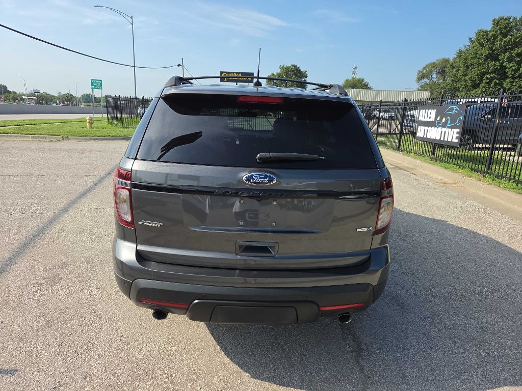 Photo 4 of this FORD EXPLORER