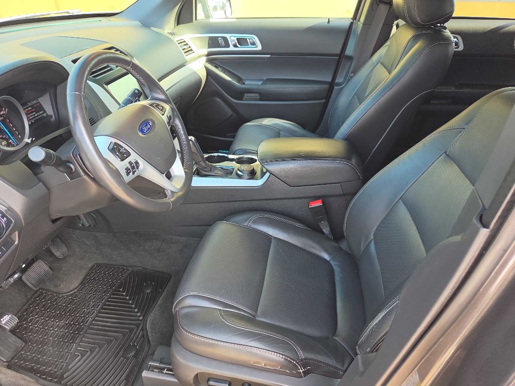 Photo 10 of this FORD EXPLORER