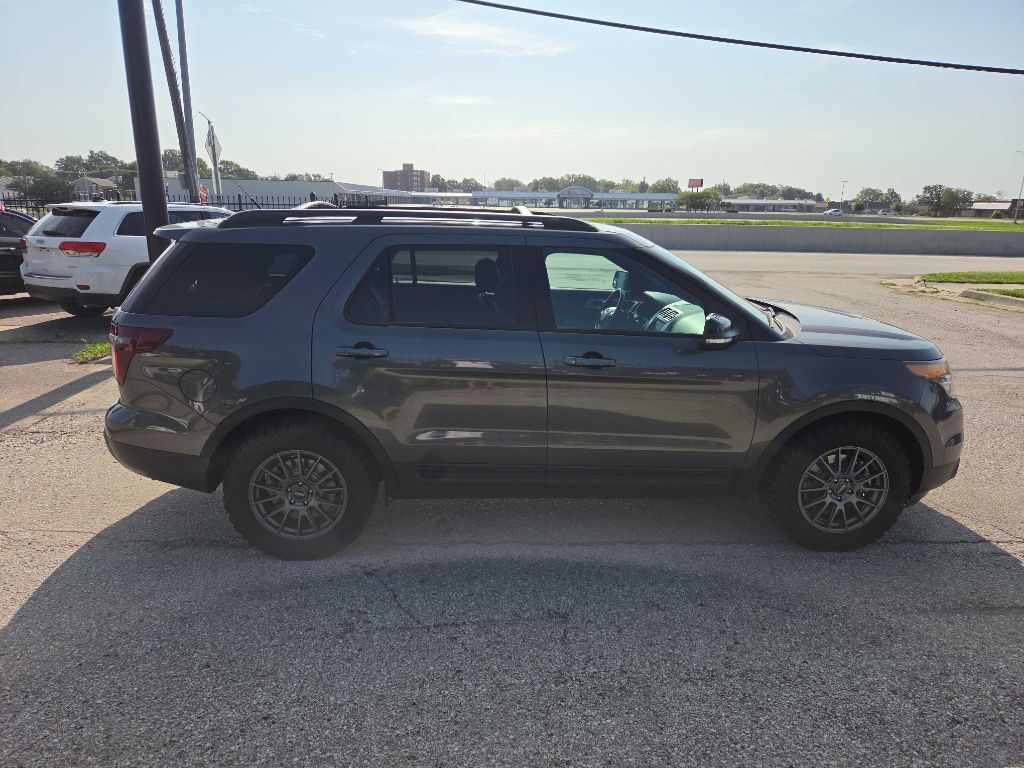 Photo 6 of this FORD EXPLORER