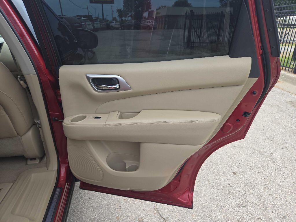 Photo 17 of this NISSAN PATHFINDER