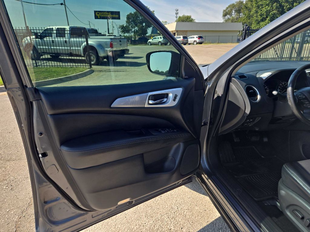 Photo 9 of this NISSAN PATHFINDER