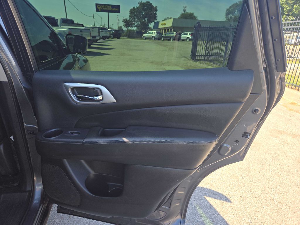 Photo 18 of this NISSAN PATHFINDER