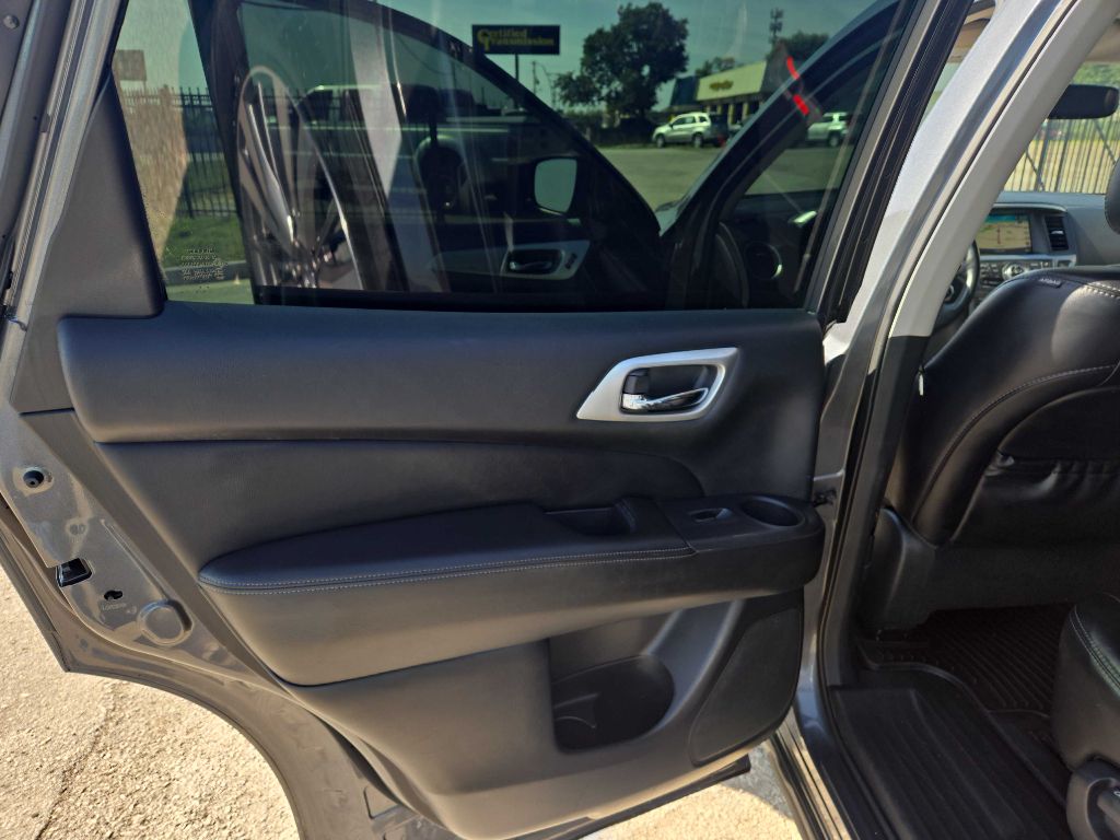 Photo 13 of this NISSAN PATHFINDER