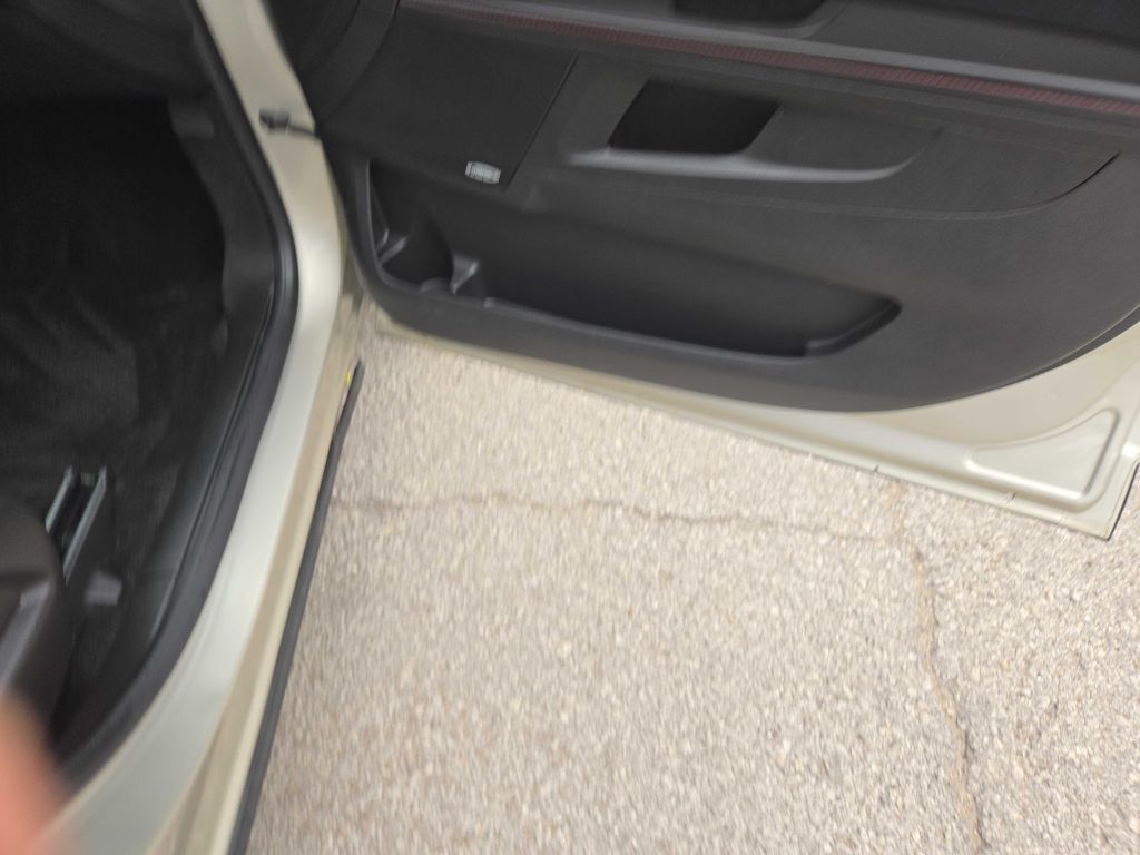 Photo 21 of this CHEVROLET EQUINOX