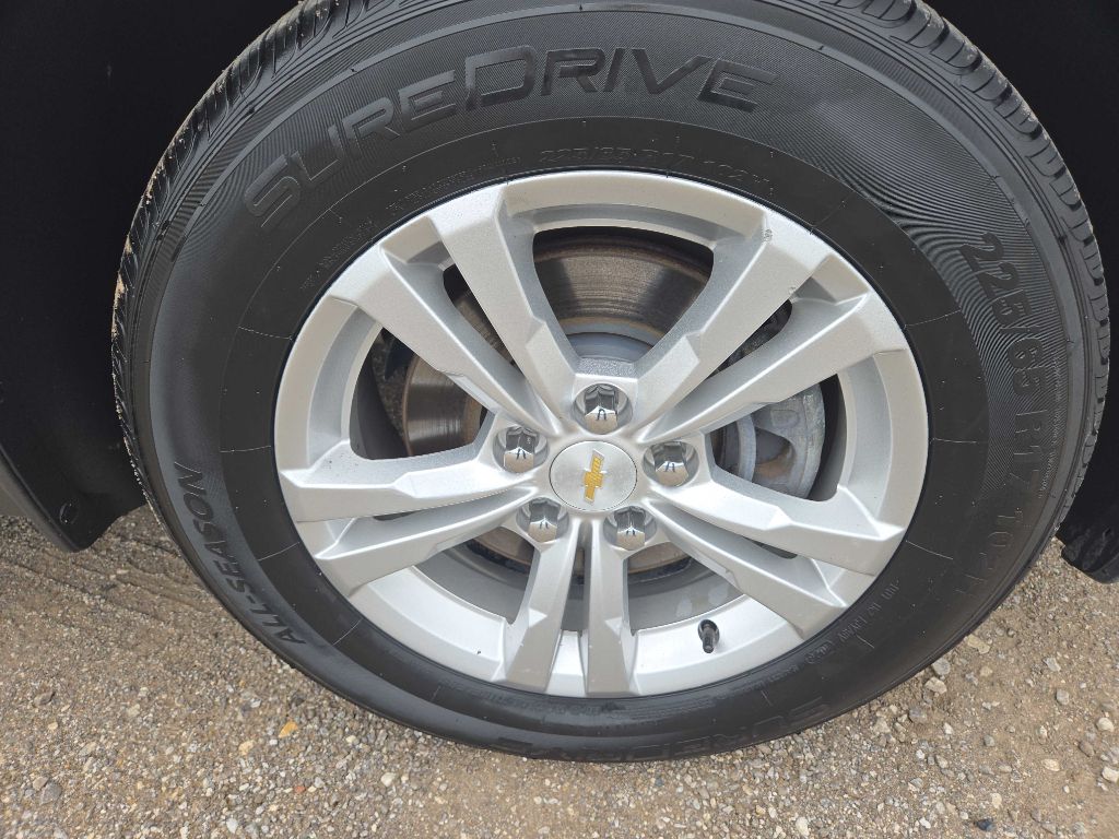 Photo 39 of this CHEVROLET EQUINOX