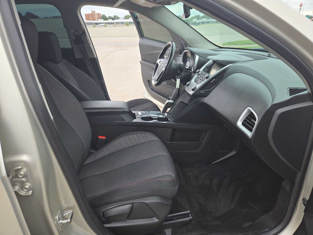 Photo 22 of this CHEVROLET EQUINOX