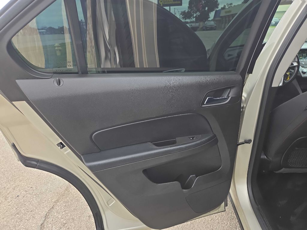 Photo 13 of this CHEVROLET EQUINOX