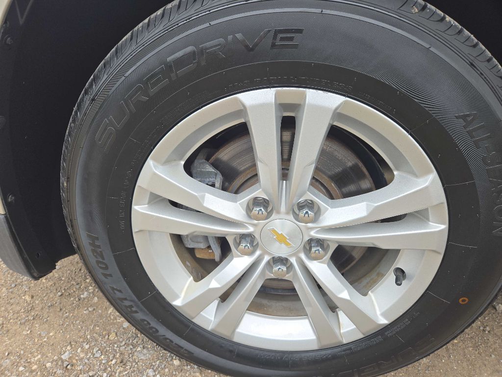 Photo 33 of this CHEVROLET EQUINOX