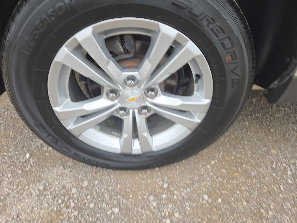 Photo 37 of this CHEVROLET EQUINOX