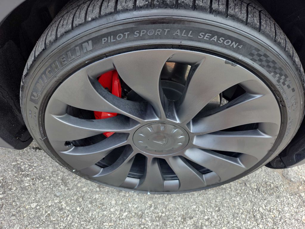 Photo 33 of this TESLA MODEL Y