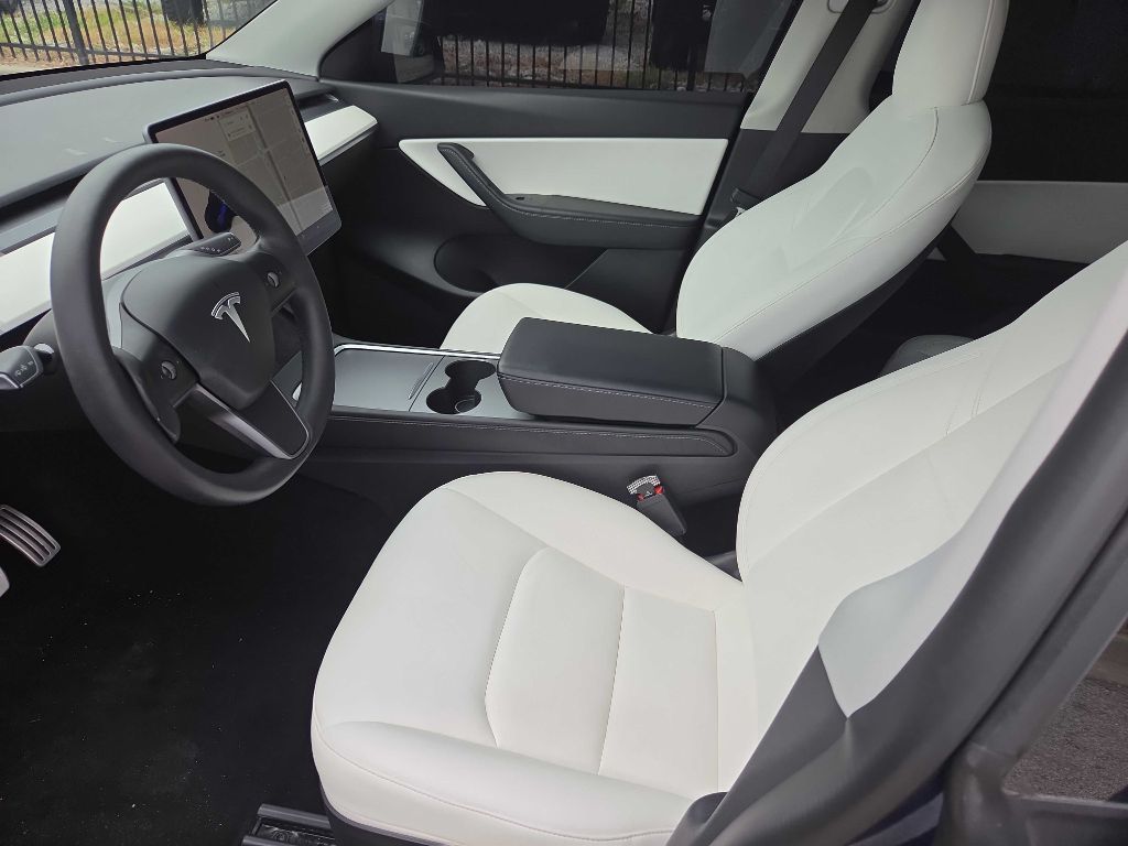 Photo 10 of this TESLA MODEL Y