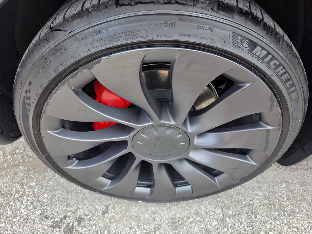 Photo 32 of this TESLA MODEL Y
