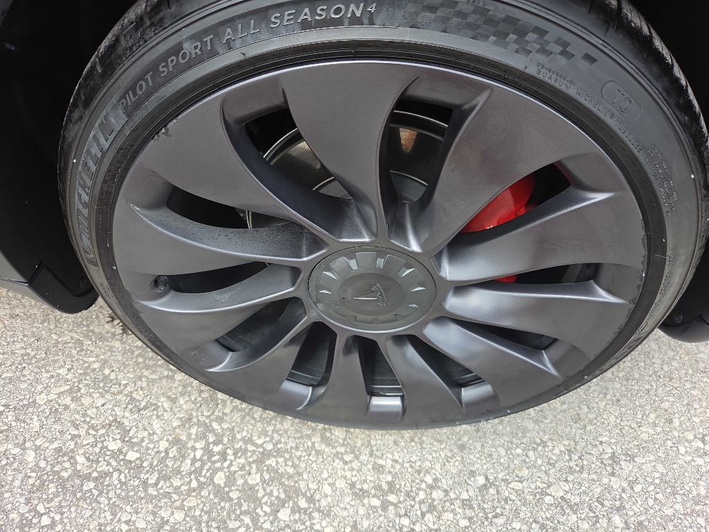 Photo 36 of this TESLA MODEL Y