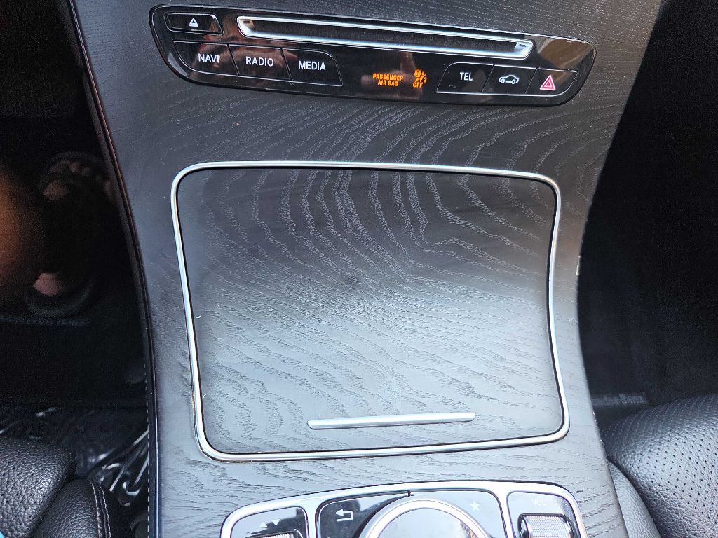Photo 20 of this MERCEDES-BENZ GLC