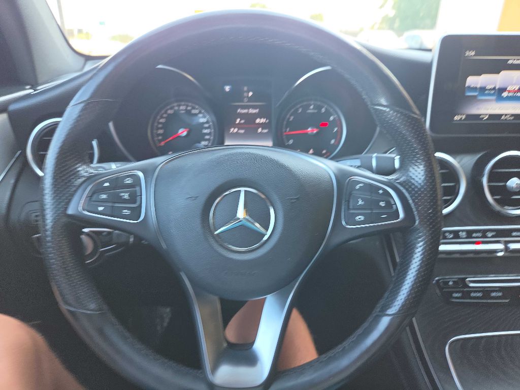 Photo 16 of this MERCEDES-BENZ GLC