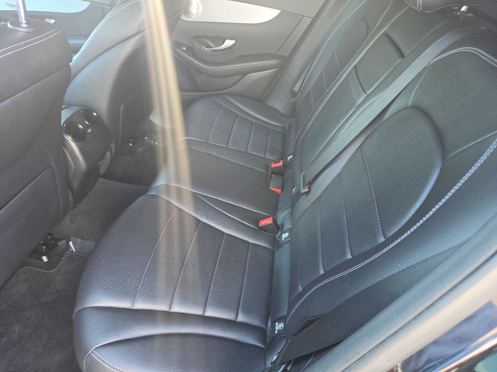 Photo 28 of this MERCEDES-BENZ GLC