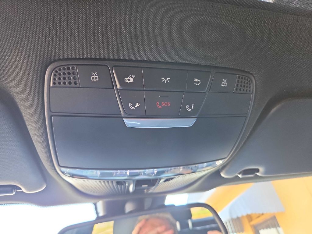 Photo 21 of this MERCEDES-BENZ GLC