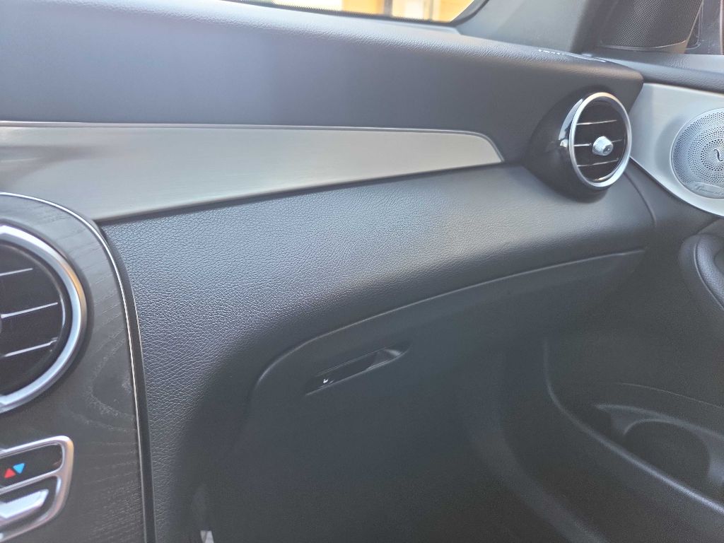 Photo 18 of this MERCEDES-BENZ GLC