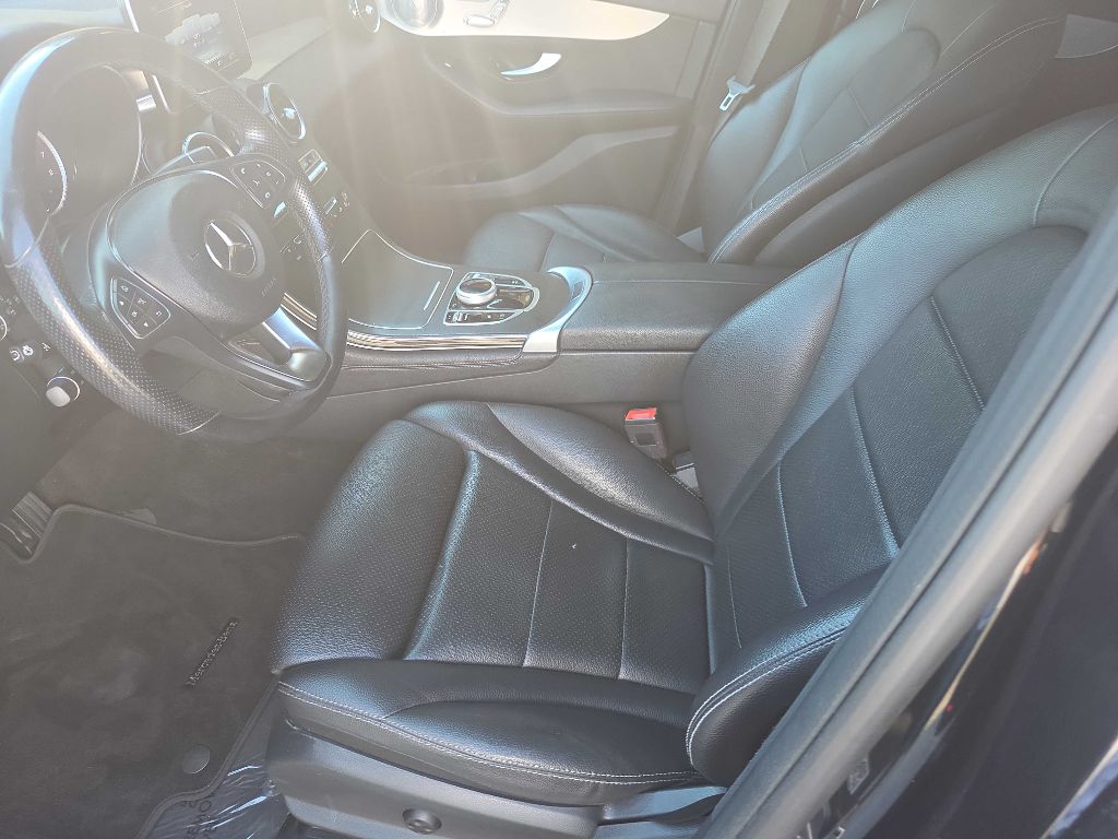 Photo 10 of this MERCEDES-BENZ GLC