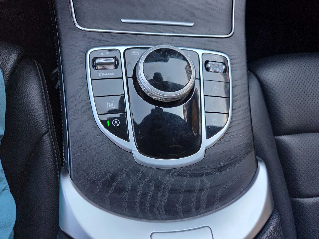 Photo 19 of this MERCEDES-BENZ GLC