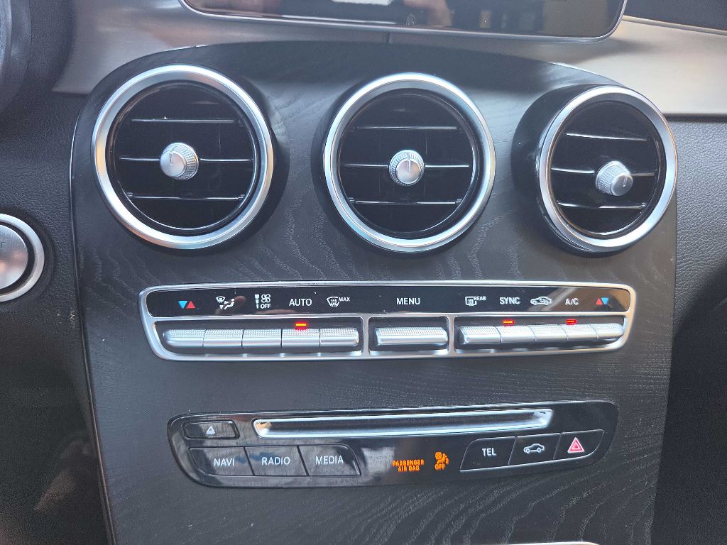 Photo 17 of this MERCEDES-BENZ GLC