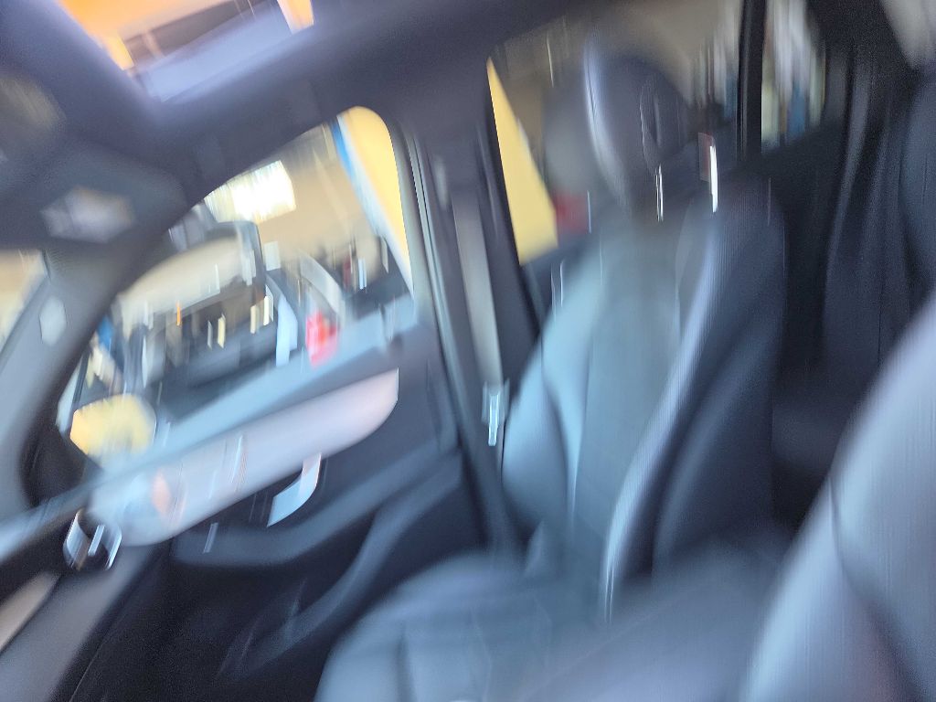 Photo 25 of this MERCEDES-BENZ GLC