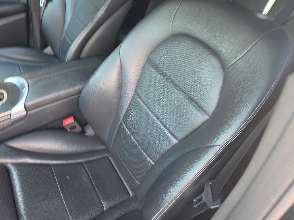 Photo 12 of this MERCEDES-BENZ GLC