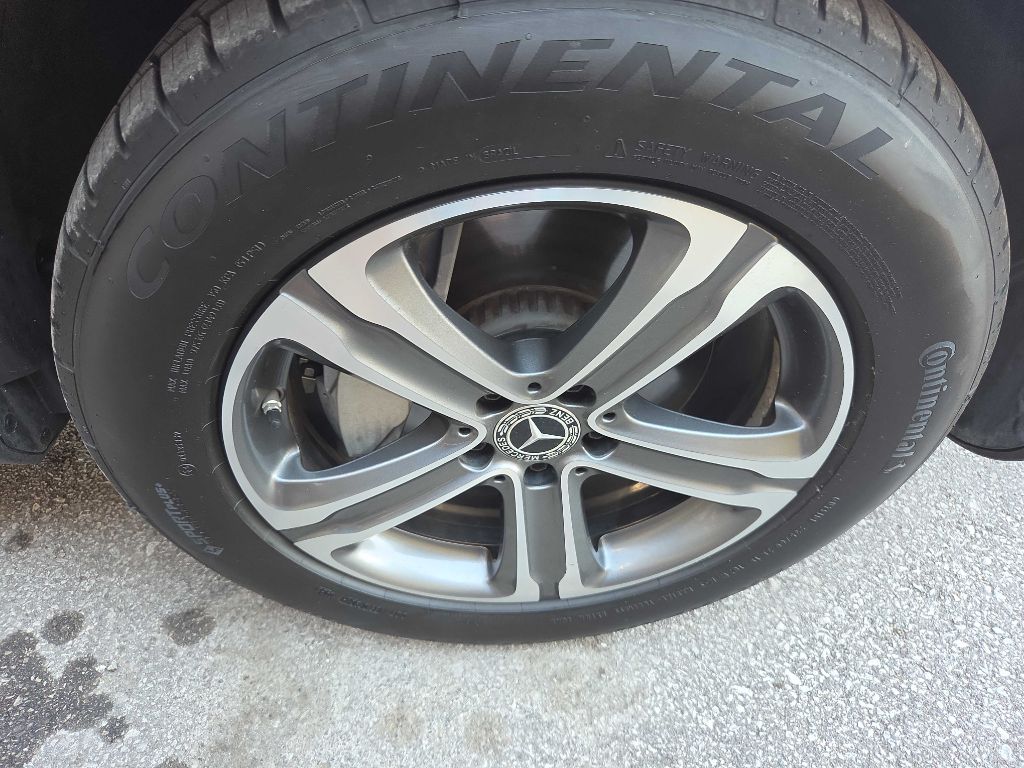 Photo 32 of this MERCEDES-BENZ GLC