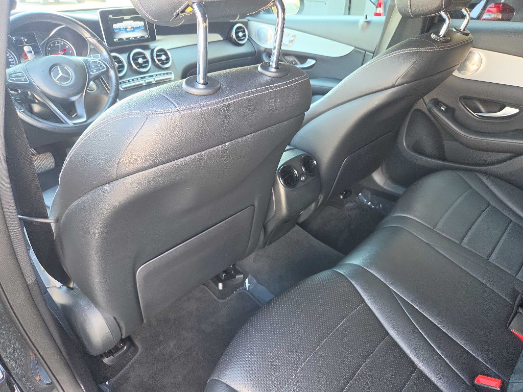 Photo 27 of this MERCEDES-BENZ GLC